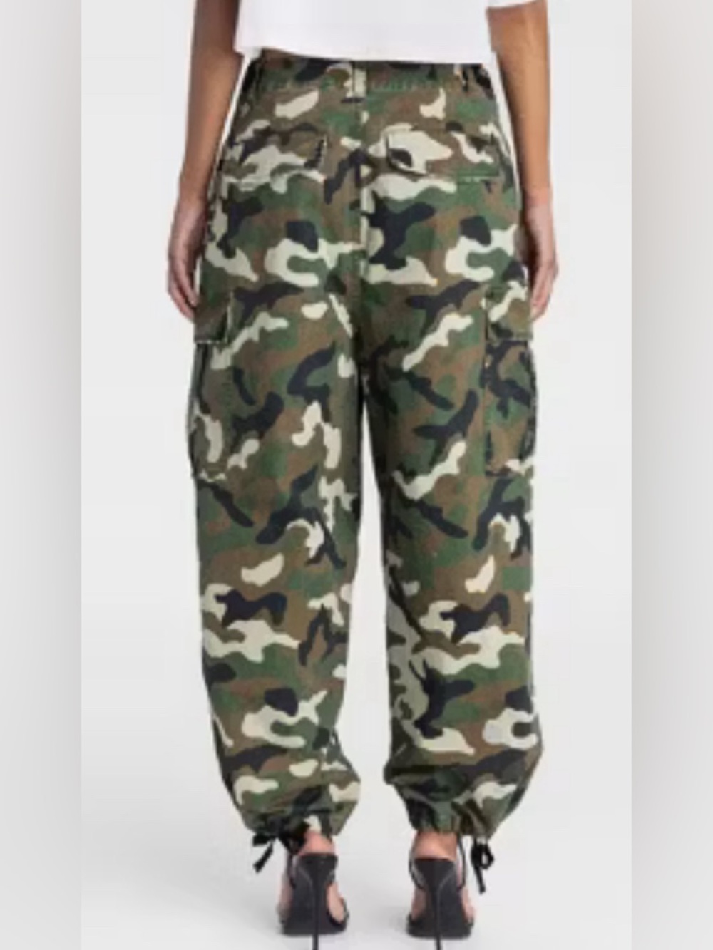 NWT KBB by KAHLANA Women's Mid-Rise Dark Camo 'The Cargo Jogger' Pants - Picture 2 of 12